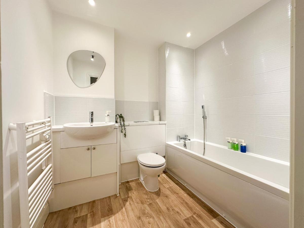 Luxury 2 Bedroom City Centre Apartment - Secure Parking - Amazing Location! 캔터베리 외부 사진